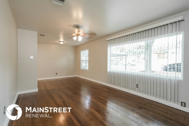 Photo - 430 Blakeley Dr