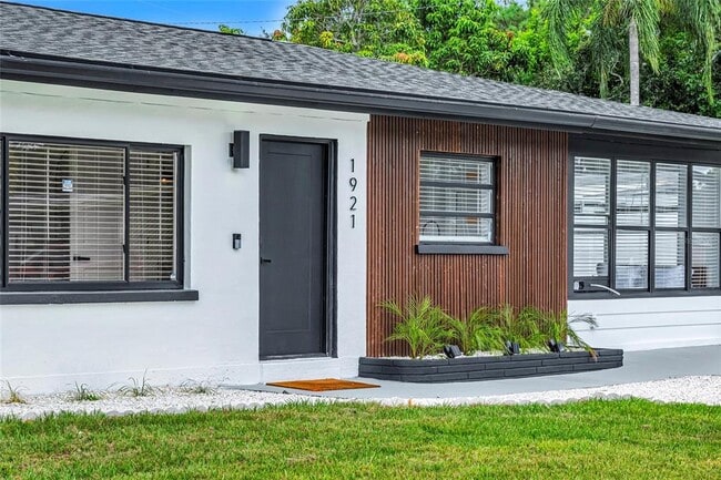 Photo - 1921 Fern Ave