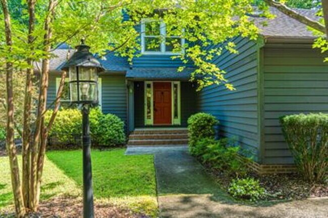 145 Sandhurst Pl