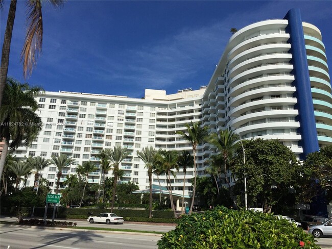 Building Photo - 5161 Collins Ave Unit 207 Rental