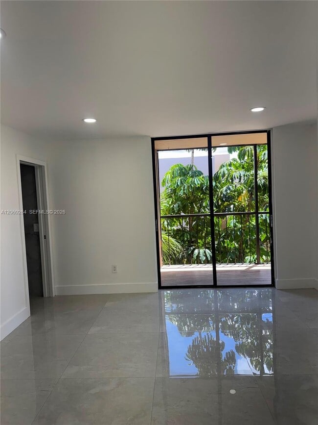 Photo - 8635 NW 8th St Unidad 413