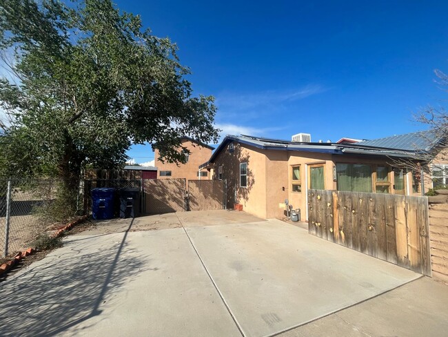 Photo - Pleasant 2 Bedroom 1 Bathroom Home In The Monkbridge Gardens Neighborhood!