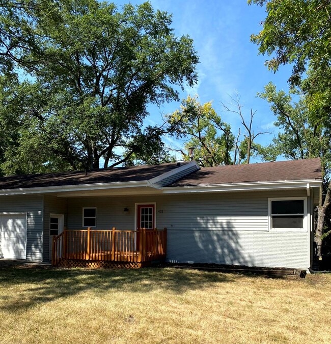 Building Photo - Located in Norwalk IA Updated 4 Bedroom 1 ... Rental