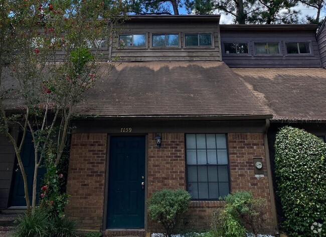 Building Photo - 2/2 Townhome in Continental Oaks Community...