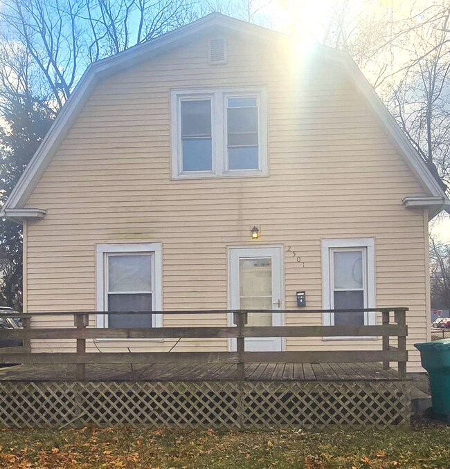 Building Photo - 3 bed, 1 bath