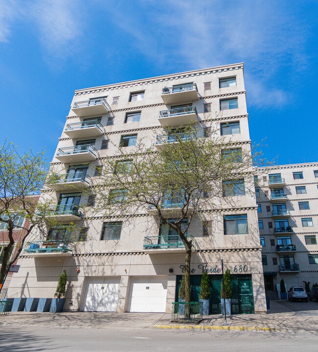 Building Photo - 680 N Green St Unit 609