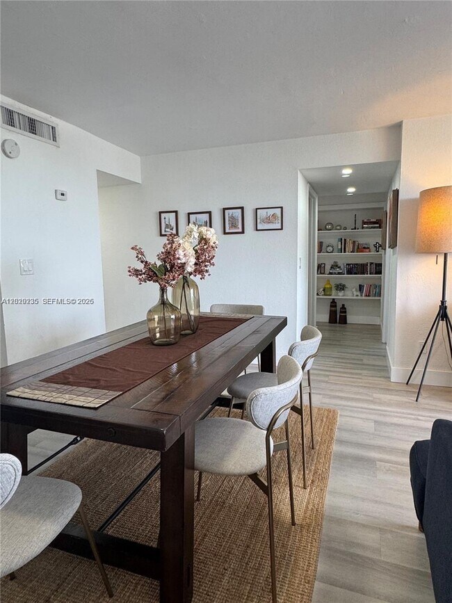 Photo - 2000 NE 135th St Unit 609