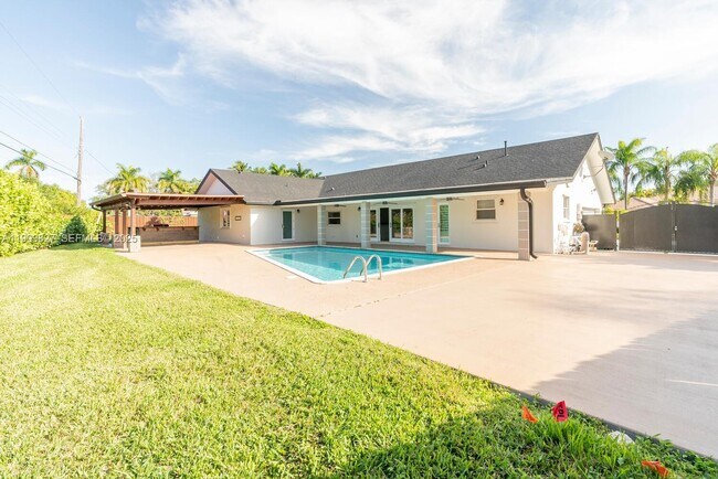 Photo - 8425 SW 185th St