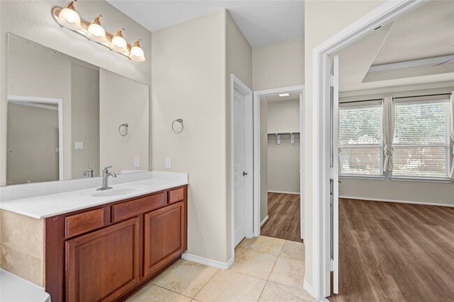 Building Photo - 28310 Rollingwood N Loop