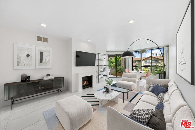 Building Photo - 1745 Camino Palmero St Unit 439 Rental