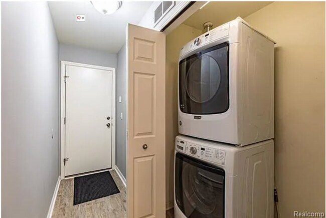 Photo - 1097 Foxboro Unit 31