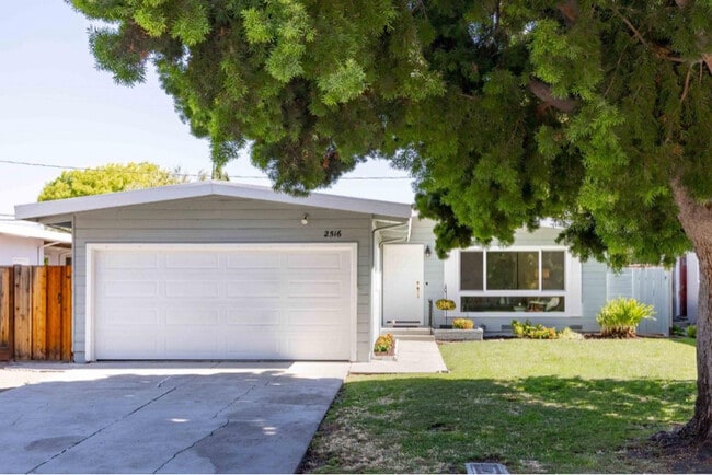 Building Photo - 2516 Dell Ave