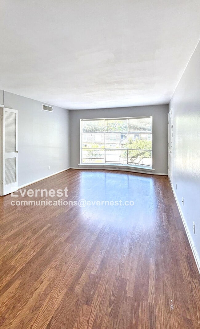 Photo - Lovely 2 beds, 2 bath Condo with Modern Am... Unit Apartment D