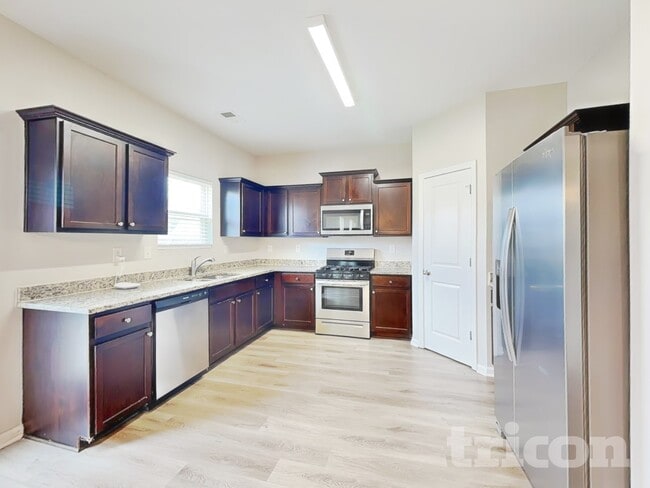 Photo - 646 Nonsuch Way