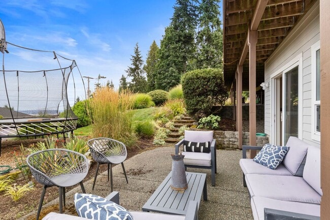 Photo - UPDATED CHAFFEY 5 BEDROOOM KINGSTON HOME FOR RENT WITH GREAT VIEWS!