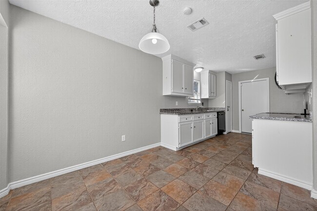 Building Photo - 5834 Fallengate Dr