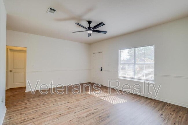 Photo - 18496 Devin Ct