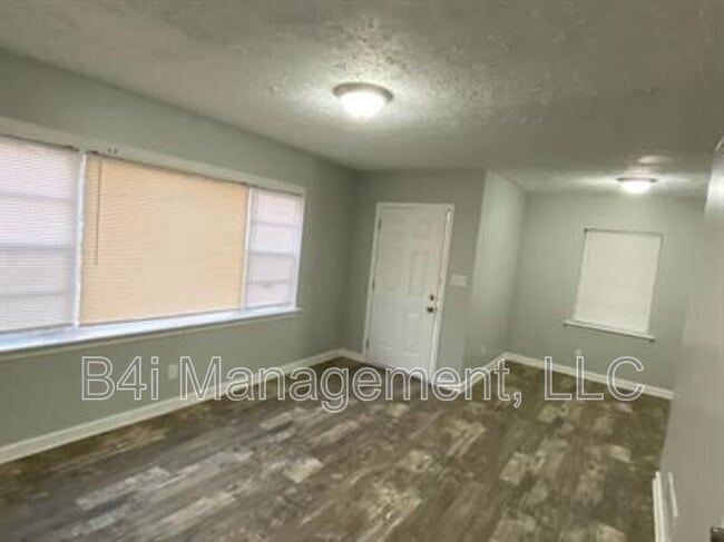 Building Photo - 10 Estes Dr Rental