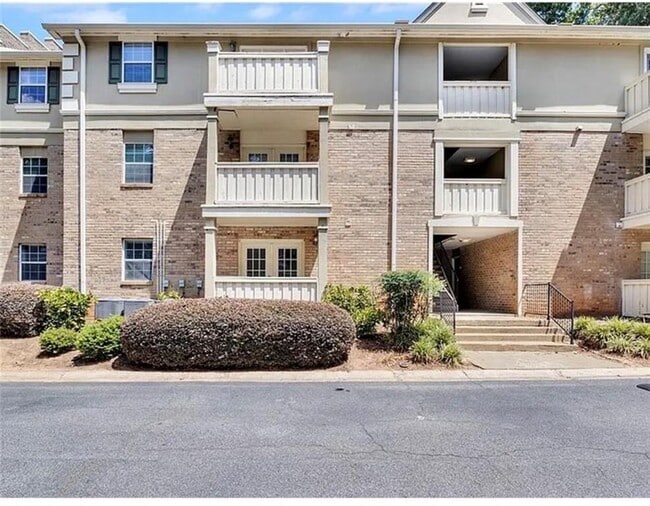 Building Photo - 6900 Roswell Rd Unit 10Q