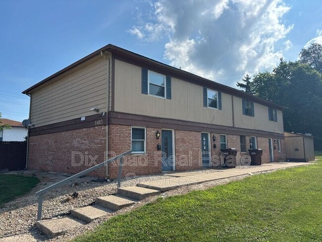 Building Photo - 1415 Villa Ct