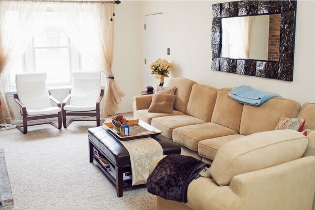 Photo - Howe and Maryland Apartments