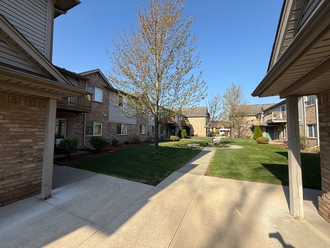 Photo - 2216 Frazho Rd