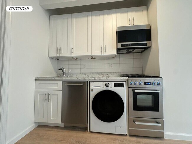 Building Photo - 1586 1st Ave Rental