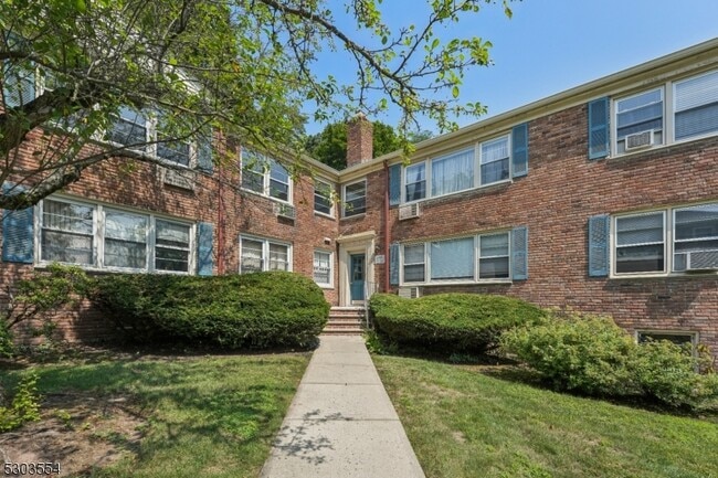 Building Photo - 24 Hutton Ave Unit 38