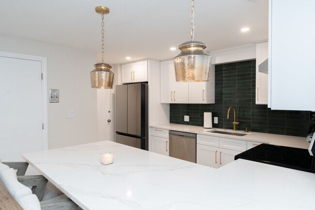 Photo - 13 Hallmark Gdns Unit 6