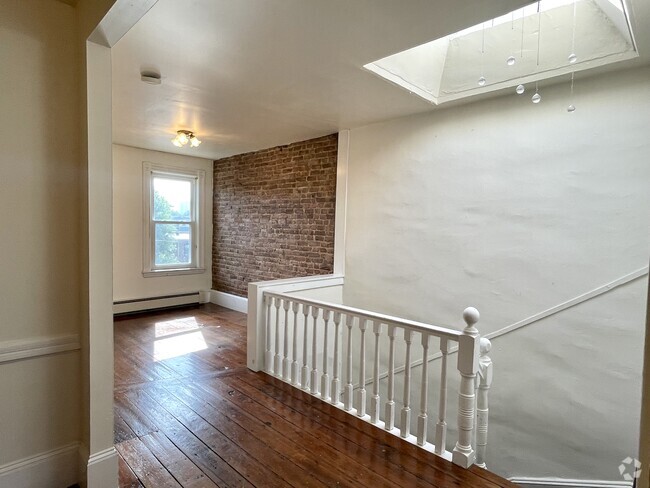 Building Photo - 12 Mead St Rental