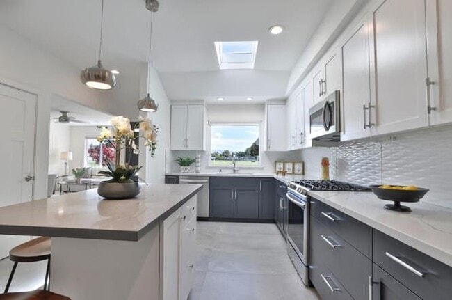 Photo - 5953 Shawcroft Dr