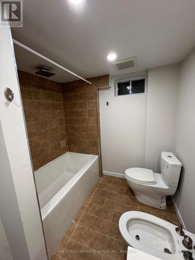 Photo - 244 King Edward Ave