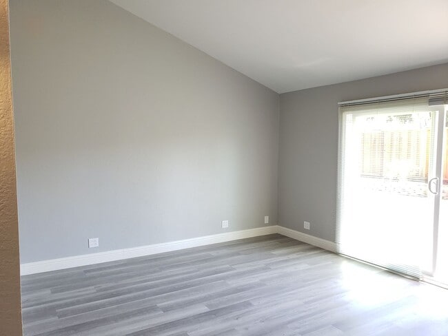 Photo - 4 Bed 2 Bath with Beautiful Large Yard!!