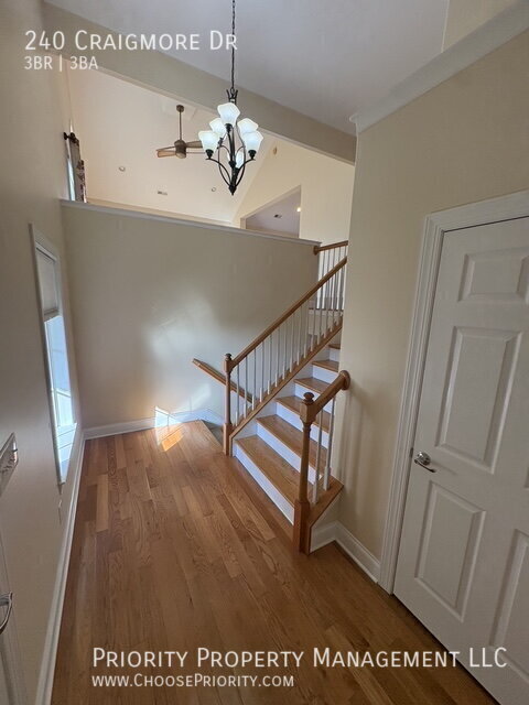 Photo - 240 Craigmore Dr