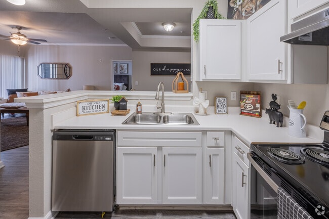 2BR 2BA - 1081SF - Kitchen