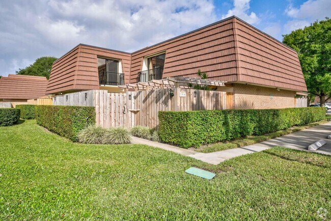Building Photo - 2214 22nd Ln Rental
