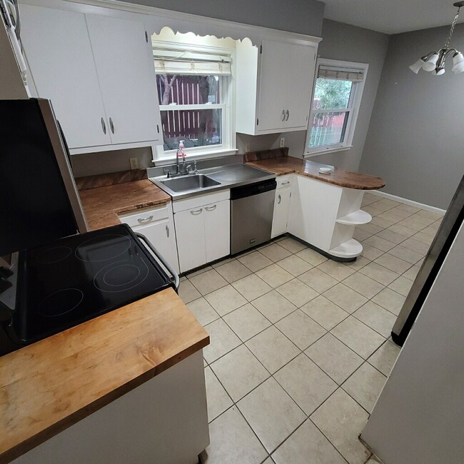 Photo - 215 N 12th St