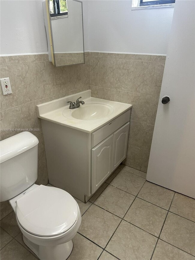 Photo - 14155 W Dixie Hwy Unidad 14