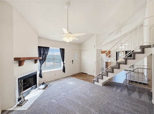 Photo - 921 W University Dr