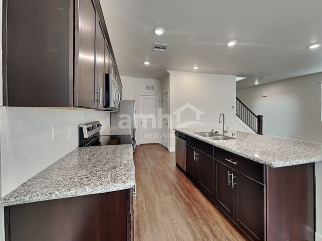 Photo - 1806 Viaggio Ave