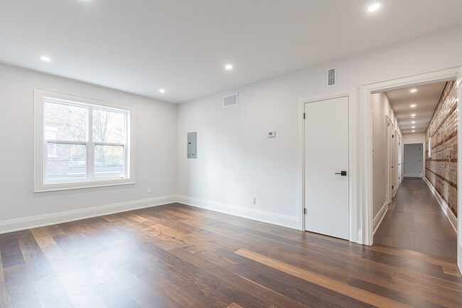 Photo - 820 St Clair Ave W Unit 3