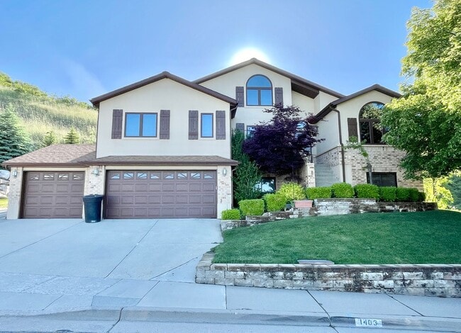 Building Photo - Beautiful Valley Views & Utilities Included!
