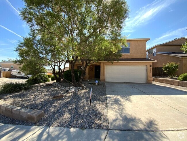 Building Photo - 4 Bedroom Home Available Near Golf Course ...