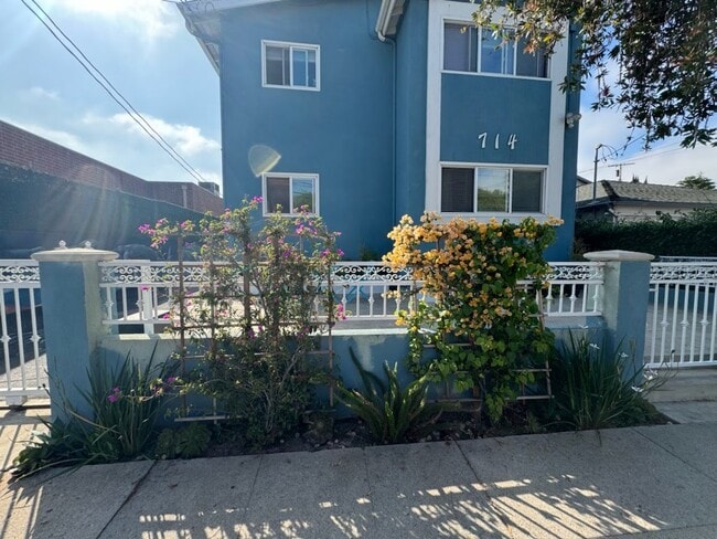 Photo - 714 Bay St Unit 3