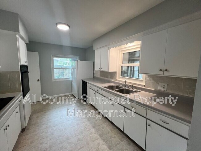 Photo - 15001 Avalon Ave