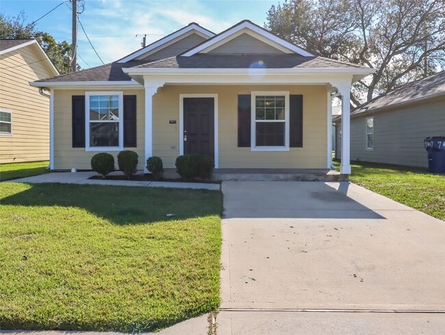 Building Photo - 7413 Blue Jay Dr