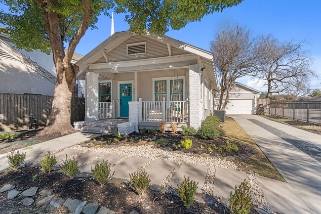 Photo - 943 Pecore St