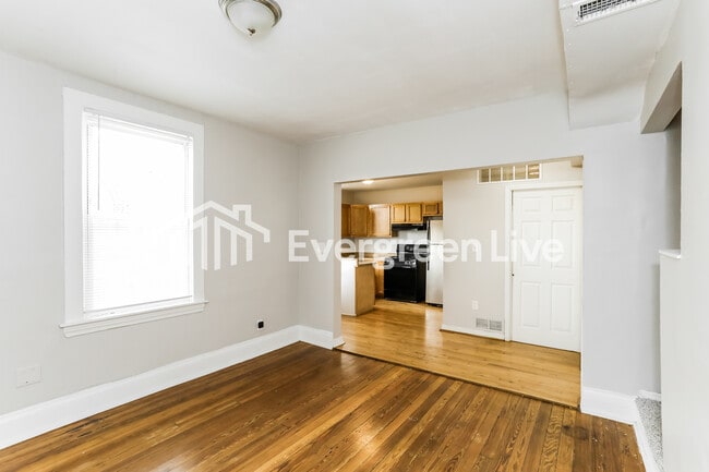 Photo - 1800 Bising Ave
