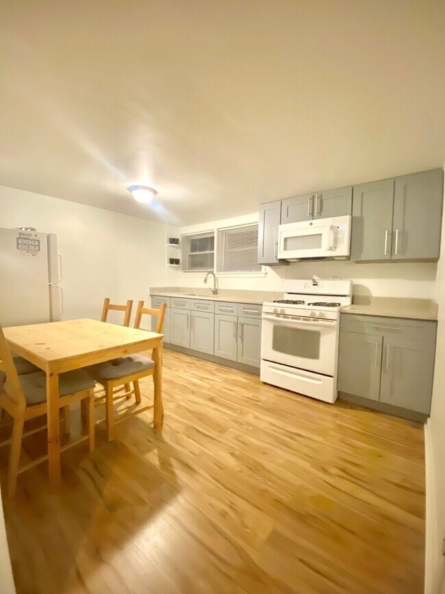 Photo - 6231 W Montrose Ave Unidad 1B