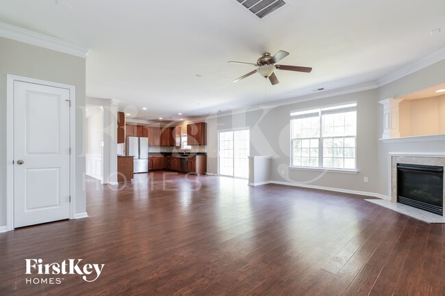 Photo - 619 English Oak Cir